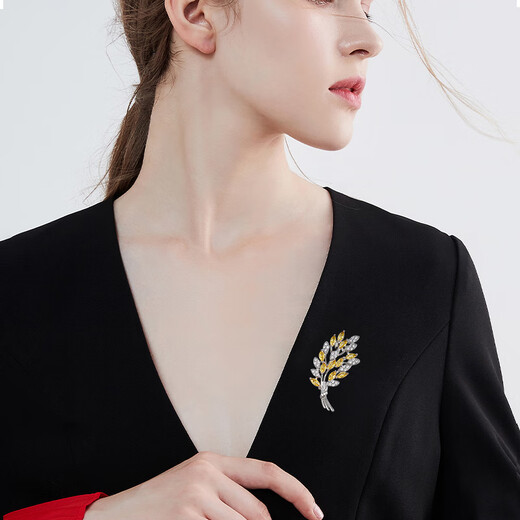 Lao Fengxiang high-end brooch for women, exquisite corsage pin, luxury wedding anniversary gift for girlfriend and wife's birthday, light luxury * wheat ear brooch - brand gift box