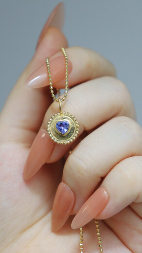 Canxian Ins simple style 18K gold heart-shaped tanzanite round plate pendant with exquisite dewdrop edge for daily commuting and versatile AU750