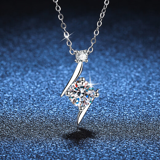 Shiyi PT950 platinum pendant lightning star necklace mulberry D color clavicle chain Chinese Valentine's Day gift versatile for girlfriend 1 carat pendant platinum chain