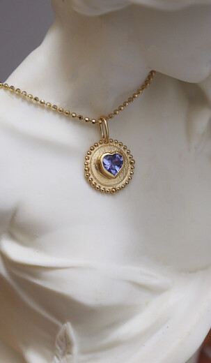 Canxian Ins simple style 18K gold heart-shaped tanzanite round plate pendant with exquisite dewdrop edge for daily commuting and versatile AU750
