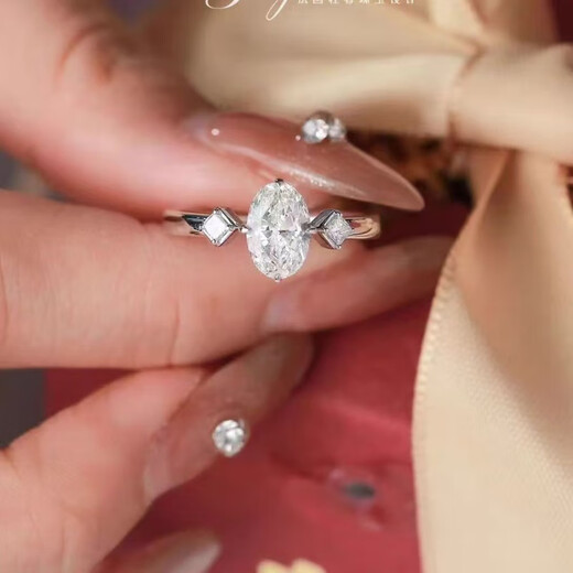 Guanpuge Fat Donglai quality pt950 platinum pigeon egg ring 2 carat diamond gold oval female wedding gift for girlfriend 2 carat (18K gold) No. 9