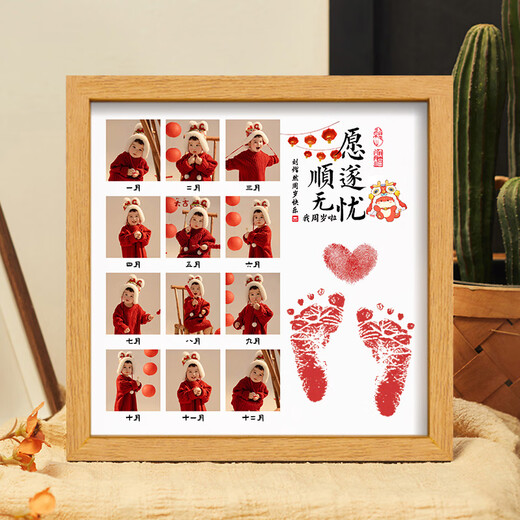 Grasping one-year-old hand and foot prints for baby dragon's birthday commemorative hand and footprints for celebrating one-year-old baby's birthday ritual props for one-year-old and one-year-old gifts photo frame to commemorate, solid wood with 33 square angles, wishing all the best and worry-free dragon