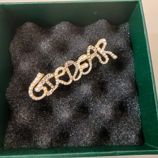 Ji Amash novel 2025 new authentic light luxury niche fashion classic English letters versatile accessories gold