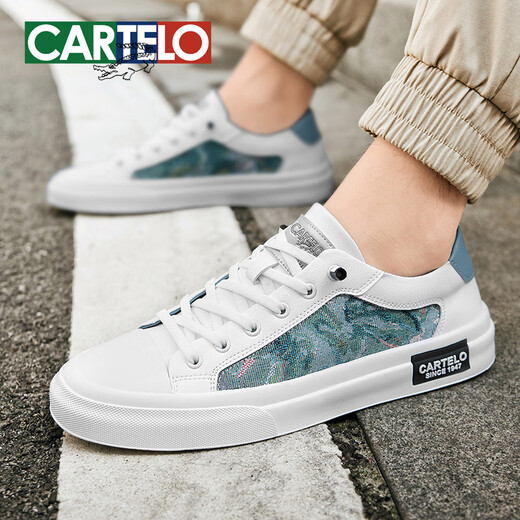 卡帝乐鳄鱼（CARTELO）板鞋男士休闲鞋夏季透气户外鞋子男百搭小白鞋男款软底一脚蹬男鞋 白冰蓝-潮流百搭-7374 40 标准运动鞋码