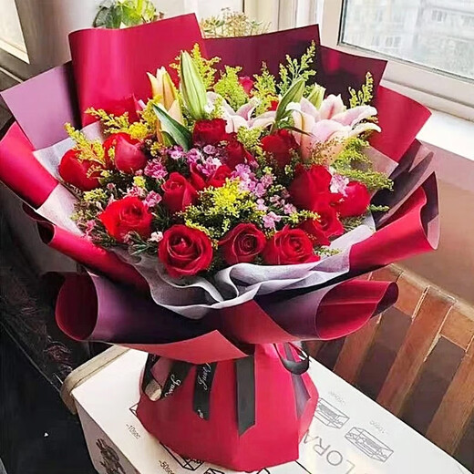 Romantic season flower express delivery in the same city. Red rose bouquet to express love to girlfriend, birthday gift, wedding anniversary, national flower shop. 19 red roses + 6 pink lilies. Delivery today - flower delivery time can be made by appointment.
