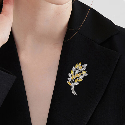 Lao Fengxiang high-end brooch for women, exquisite corsage pin, luxury wedding anniversary gift for girlfriend and wife's birthday, light luxury * wheat ear brooch - brand gift box