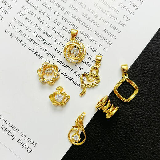 Yage 18K gold pendant women's gold necklace single pendant single without chain Au750 gold clavicle chain single pendant 18K gold pendant (Wei Ai pendant)