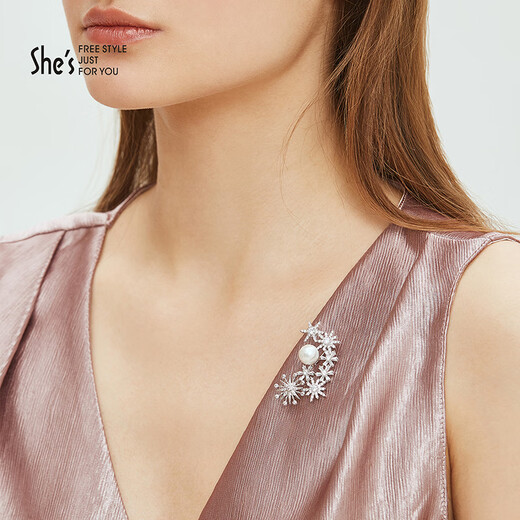 She s Akiko brooch, high-end exquisite fashion corsage, clothing pin buckle, accessories, scarf buckle, design birthday gift for women, silver white H0