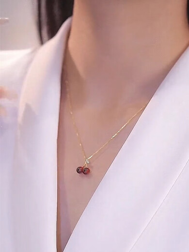 Juke France Michelle Necklace Women's Clavicle Chain Necklace Women's 18K Gold Pendant Cherry Necklace Garnet Clavicle Chain