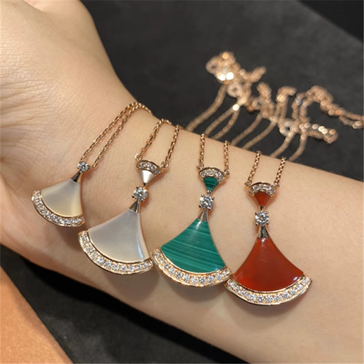 Wei Ci diva fan-shaped necklace for women 18K rose gold white mother-of-pearl carnelian with diamonds small skirt pendant clavicle chain white mother-of-pearl with diamonds