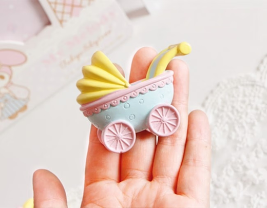 Adornos de escritorio pequeño simulación dulce soñadora troyano mecedora de caballos cochecito de chicas blando mini adornos para coches para bebés mini adornos