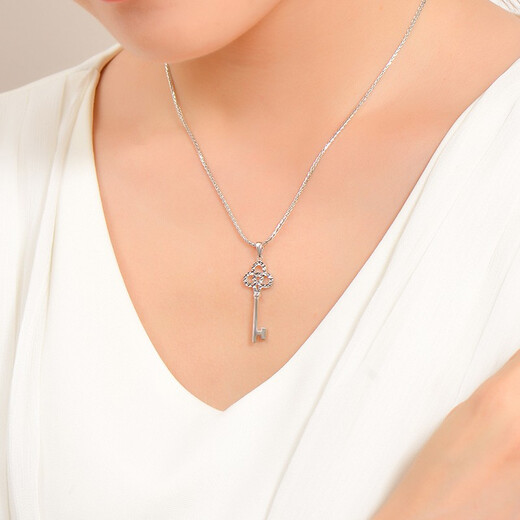 Yuan Shengfu's new PT950 high-quality fashion key platinum pendant, fashionable, shiny and versatile platinum necklace pendant, 2.47 grams (excluding necklace)