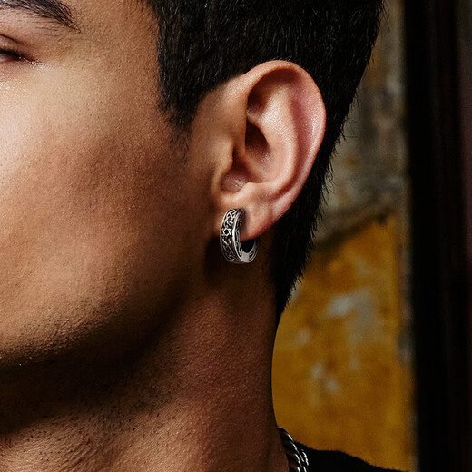 IDEAGEMER retro six-pointed star sterling silver earrings for boys, trendy and personalized men's niche earrings, single six-pointed star earrings