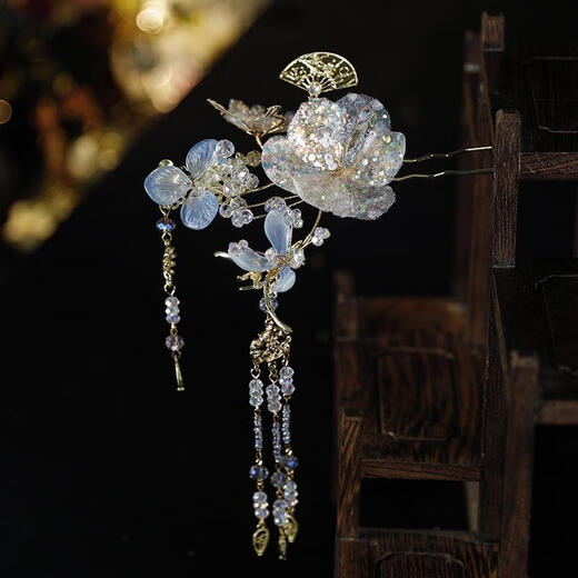 Iosn New Chinese Style Xiuhe Bridal Headwear 2025 New Simple Blue Crystal Beaded Butterfly Xiuhe Wedding Hair Accessories Blue Crystal Model Same Style