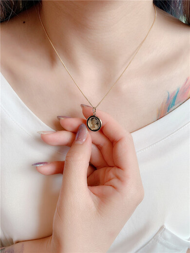 Chishe Autumn and Winter New Black Border Queen Portrait 14K Gold Pendant Clavicle Chain Korean Imported Gold Jewelry K Gold Necklace