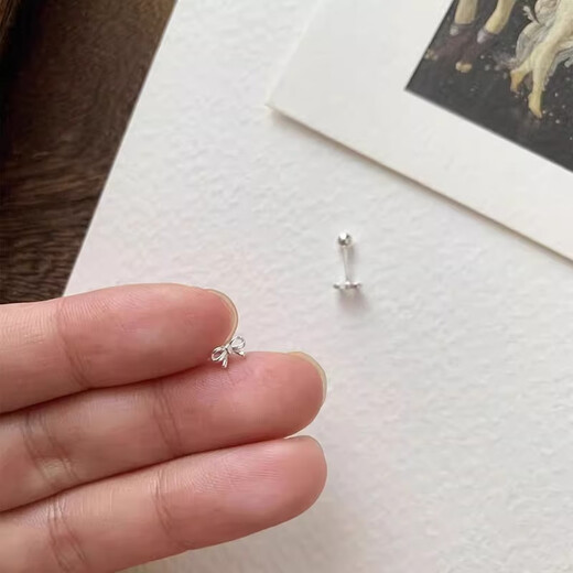Liangshihuan s925 sterling silver bow screw-buckle earrings for girls, cute and sweet, pierced ears for sleeping, versatile earrings, butterfly earrings, 1 pair