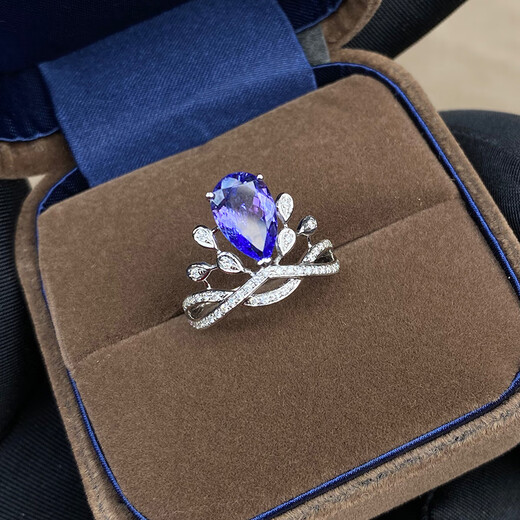 Qianjun natural blue tanzanite women's ring Crown Shangmei gift girlfriend colored gemstone 18K gold jewelry customized 1.5 carat pear-shaped tanzanite