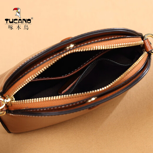 
Woodpecker Shell Shoulder Bag Women's Small Round Bag Crossbody Bag Internet Celebrity Fashion Temperament Niche Design Mobile Phone Bag Female Leather Oil Leather Black Large Size