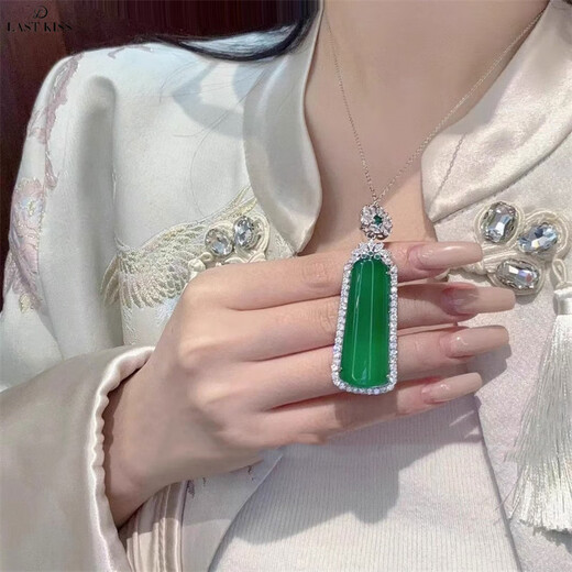 LAST KISS new Chinese style chalcedony Wu Shi brand pendant necklace for women 2025 new trendy 925 silver green sweater chain for birthday gift mini Wu Shi brand necklace