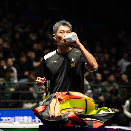 HYPERSUPER Lin Dan's signature limited edition badminton sports kettle large capacity hot and cold sports direct drinking water cup + badminton baby black 1 piece 700ml with badminton baby