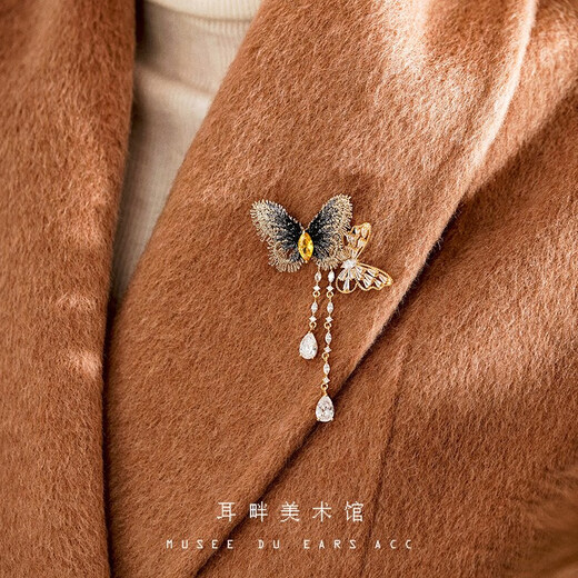 Feiyu A embroidered butterfly corsage brooch for women high-end exquisite fashion luxury temperament high-end light luxury design niche butterfly brooch + red gift box