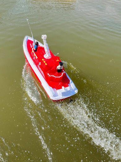 遥控消防船喷水充电高速快艇儿童男孩无线电动水上玩具轮船模型 红星喷水消防船 单电版约行驶15分钟