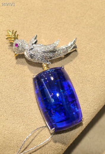 Weici 20 carat natural plain tanzanite brooch pendant with bird on stone shape royal blue micro cotton 18K gold set with diamonds