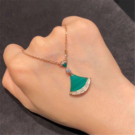 Wei Ci diva fan-shaped necklace for women 18K rose gold white mother-of-pearl carnelian with diamonds small skirt pendant clavicle chain white mother-of-pearl with diamonds