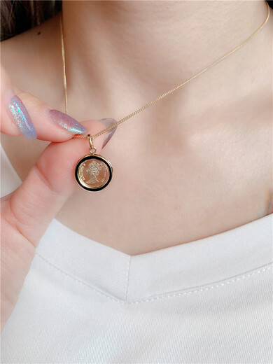 Chishe Autumn and Winter New Black Border Queen Portrait 14K Gold Pendant Clavicle Chain Korean Imported Gold Jewelry K Gold Necklace