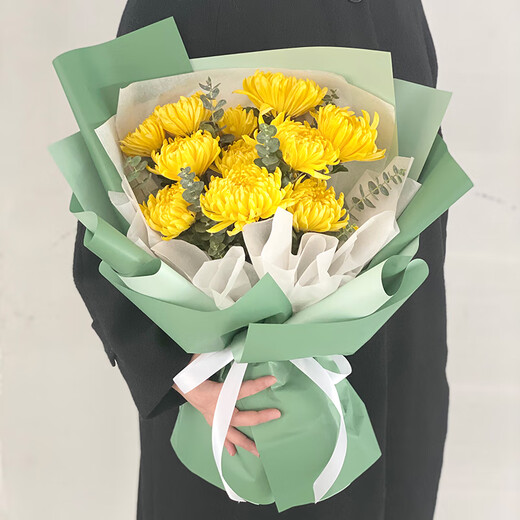 Aitong Flowers delivers within the city chrysanthemum bouquets for the Qingming Festival and Hungry Ghost Festival, memorial services, funerals, tomb-sweeping flowers, and flowers for visiting graves to commemorate the memory of kindness. 11 yellow chrysanthemums mixed-match bouquets. Delivery within the city. Supports appointment dates.