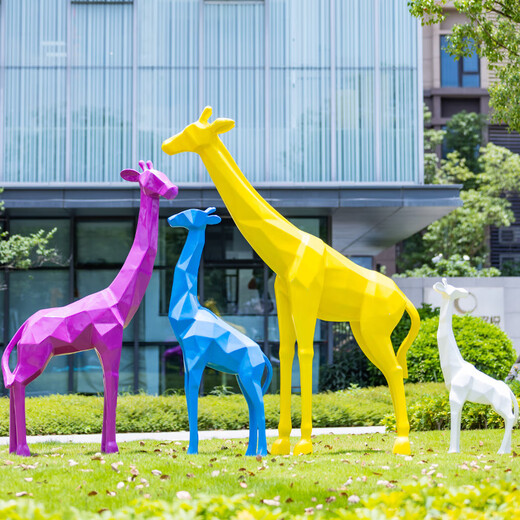 Fiberglass abstract geometric painted giraffe animal sculpture community park forest lawn shopping mall decorative ornaments light gray combination 7