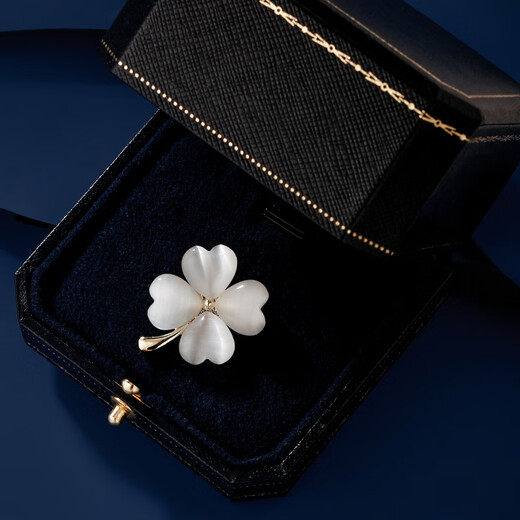 Yadige Lucky Leaf Clover Brooch, High-end Women's Exquisite Small Corsage, 2023 New Trendy Pin, Champagne Gold Pin