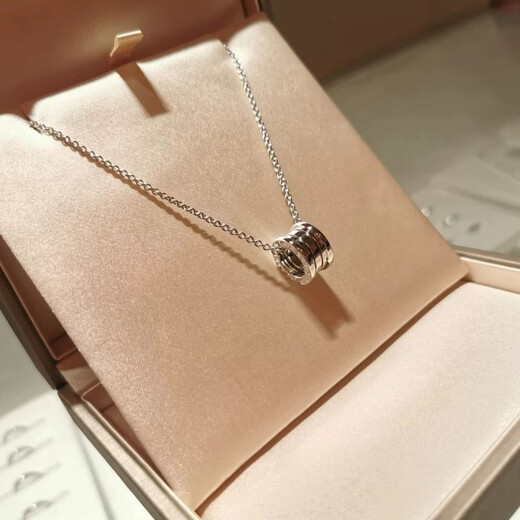 Qianjun Spring Necklace Women's 18K Rose Gold Black Ceramic White Ceramic Couple Pendant Little Red Man Clavicle Chain Rose Gold Spring