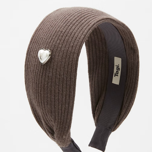 Tagi. Wide-brimmed knitted pearl headband for women with high skull, high-end fashion headwear, versatile autumn and winter retro headband, sesame gray