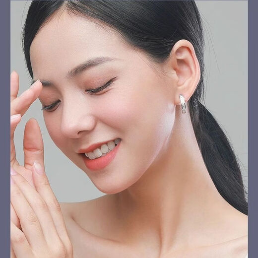 Jin Shi Tong Lao Fenghuang Gold Store 999 pure silver pure silver ear stud earrings moissanite earrings temperament small circle hypoallergenic earrings princess square earrings for you to wear and give you a ring Lao Fengxiang