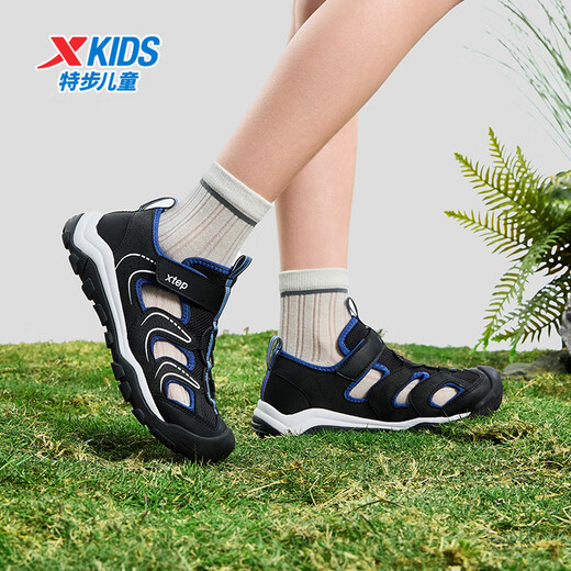 Xtep Xtep children's outdoor sports and leisure beach shoes for middle and older children with Velcro toe anti-kick and anti-collision summer boys black/blue 35