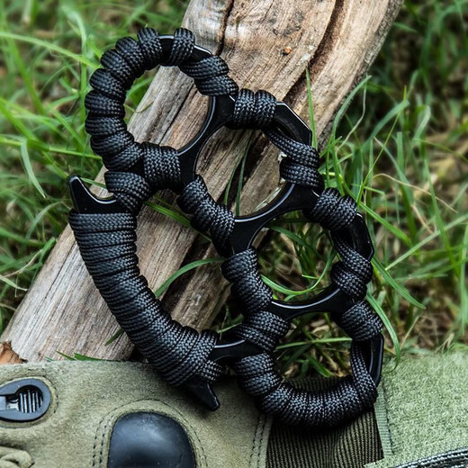 Self-defense finger tiger self-defense weapon ring outdoor assault finger tiger hand jab legal portable finger tiger window breaker upgraded model zinc alloy black dare S team rope style selected material / fit palm shape / firm grip