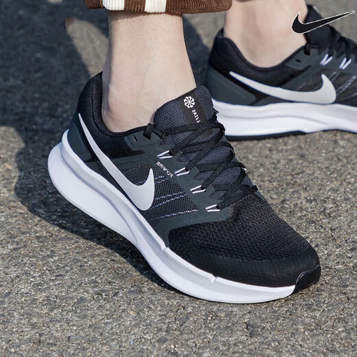 耐克（NIKE）跑步鞋男2025年夏季款缓震低帮轻便休闲透气运动鞋DA1105-007 RUN SWIFT 3/黑/白/深烟灰 42.5 270/9