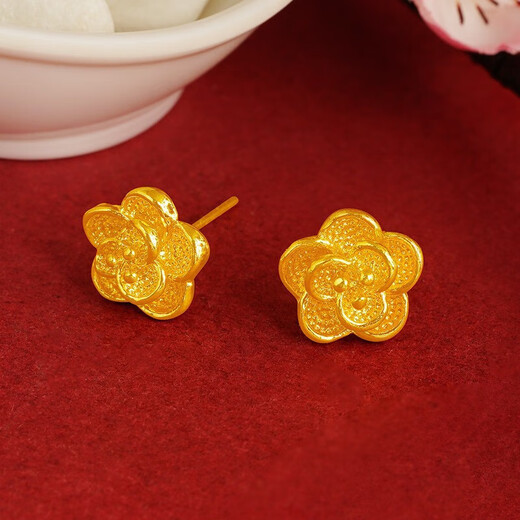 2025 new fashionable temperament flower earrings with small fragrance style alloy earrings golden flower earrings