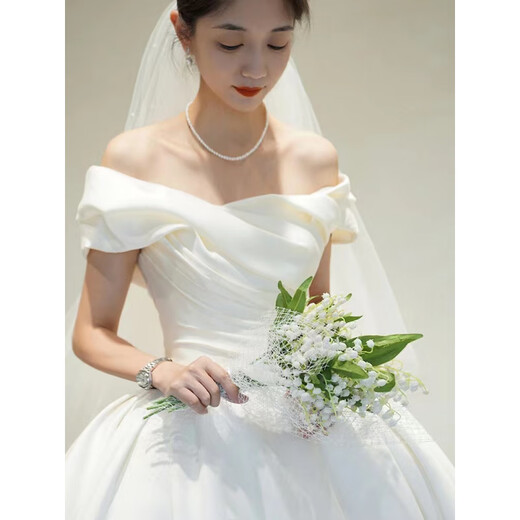 康多蜜婚纱新娘主纱小个子一字肩主婚纱新款在逃公主长拖尾法式孕妇缎面 齐地婚纱送三件套 均码 定做