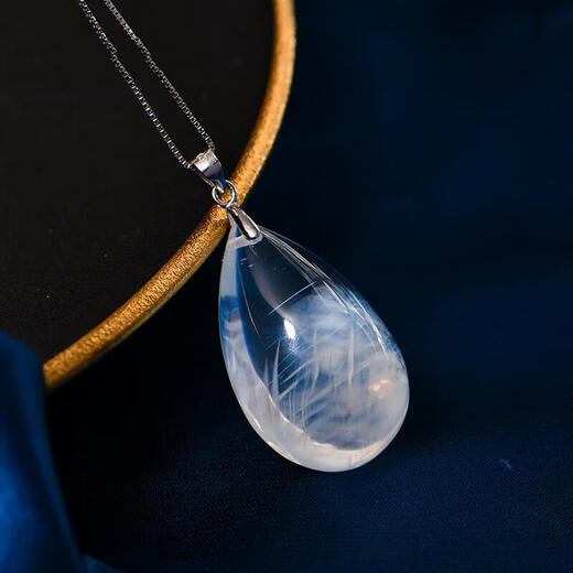 Eternal symbol collection-grade luxury crystal Brazilian old mine blue needle ghost crystal pendant necklace as a Valentine's Day gift for your girlfriend. Collection-grade blue needle crystal about 8 grams