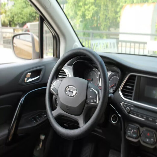 Universal silicone steering wheel cover, sports steering wheel cover, car four-season truck, men's and women's car non-slip silicone, silicone leather pattern, black