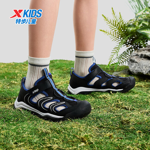 Xtep Xtep children's outdoor sports and leisure beach shoes for middle and older children with Velcro toe anti-kick and anti-collision summer boys black/blue 35