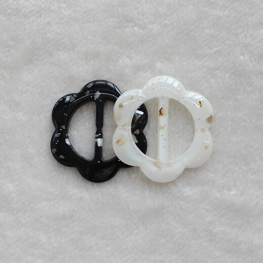 Corner buttons, silk scarf buttons, plum blossom buttons, T-shirt buttons, scarf round buttons, decorative buckles, belt buckles, brooch buttons, No. 2 white