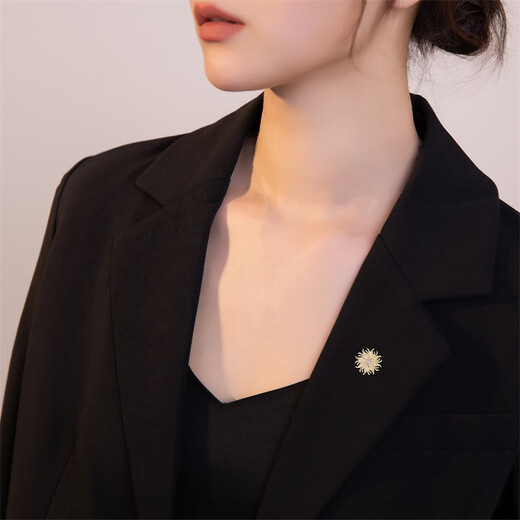 Qlady fireworks brooch, high-end female corsage, exquisite niche design, silk scarf buckle, magnetic buckle, anti-exposure buckle, birthday gift