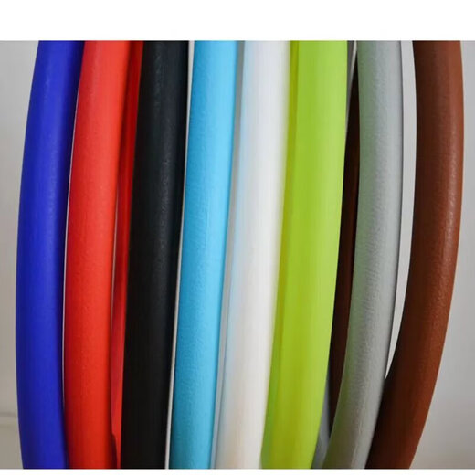 Universal silicone steering wheel cover, sports steering wheel cover, car four-season truck, men's and women's car non-slip silicone, silicone leather pattern, black