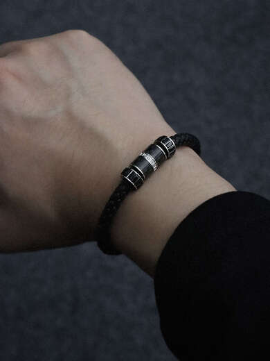 Iosn trendy luxury titanium steel leather high-end bracelet for boys good luck bead leather bracelet personalized niche design gift jewelry 18cm (hand circumference +23cm)