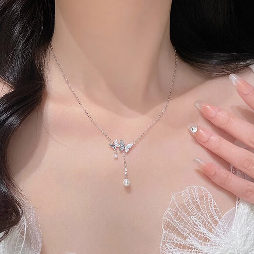 Xinshe S925 sterling silver butterfly tassel necklace for women, small clavicle chain to commemorate Valentine's Day, birthday gift for girlfriend, bow gift box, light and shadow butterfly necklace