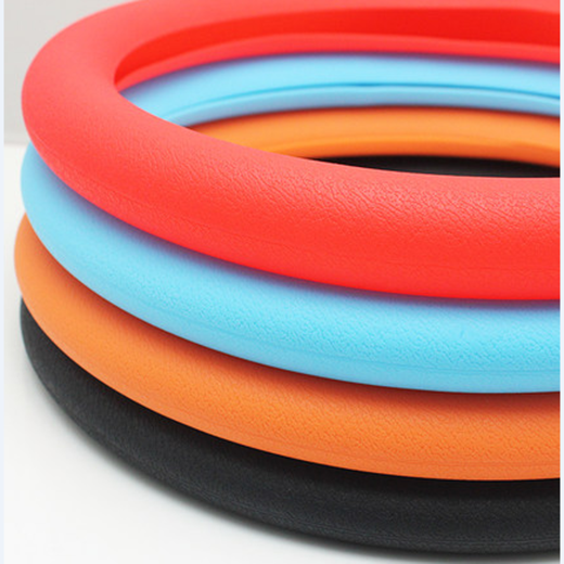 Universal silicone steering wheel cover, sports steering wheel cover, car four-season truck, men's and women's car non-slip silicone, silicone leather pattern, black