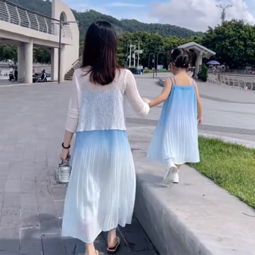 Little Bear Elf (xiaoxiongjingling) mother-daughter parent-child wear summer gradient color suspender dress high-end seaside beach dress sisters fashionable street glacier blue dress 80 mother size S (recommended weight 80-100 Jin Jin equals 0.5 kg)
